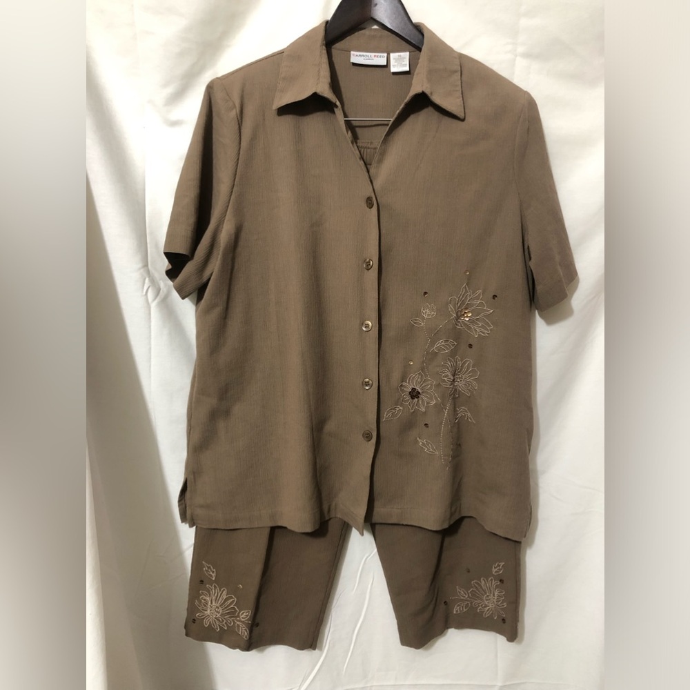 Women’s top and bottom outfit